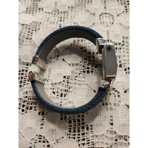 JOAN RIVERS Classics Denim Cuff CRYSTALS Band Quartz Women's Watch New Battery - Picture 4 of 6